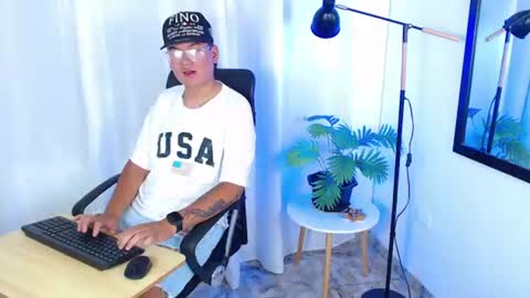 Snapshot of thiagocum18 chatting on 07-08-26, 03:16 Santiago online show from 07-08-26, 03:16