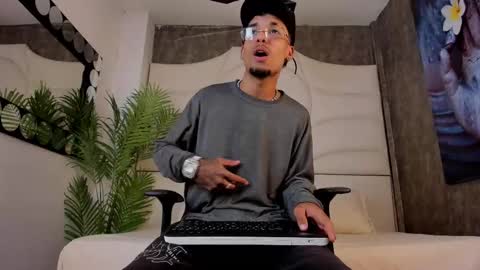 ThiagoFerreti online show from 10-13-25, 03:17