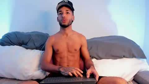 Snapshot of thiagoferreti_ chatting on 06-19-26, 03:44 ThiagoFerreti online show from 06-19-26, 03:44