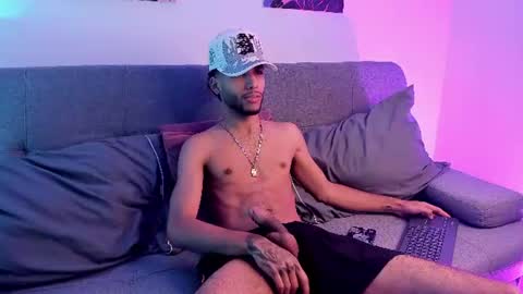 Snapshot of thiagoferreti_ chatting on 07-10-26, 04:17 ThiagoFerreti online show from 07-10-26, 04:17