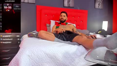 Thia Gomez online show from 12-21-24, 04:03