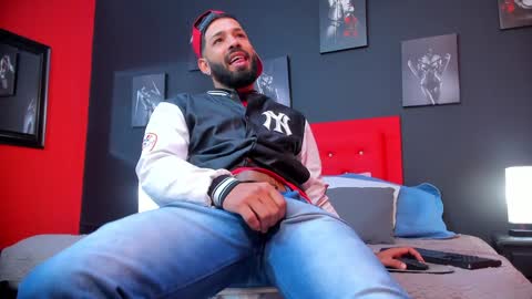 Thia Gomez online show from 01-20-25, 12:28