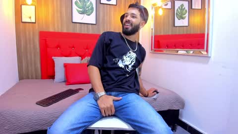 Thia Gomez online show from 01-23-25, 12:19