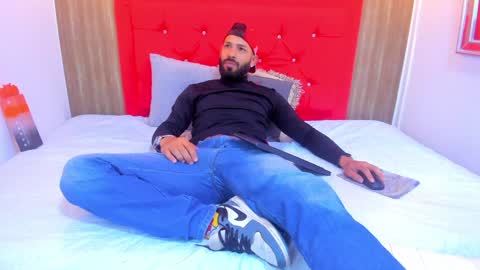 Thia Gomez online show from 01-24-25, 12:31