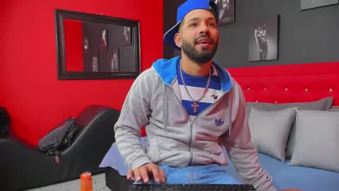 Thia Gomez online show from 02-25-25, 12:24