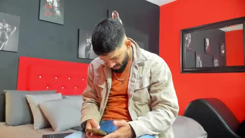 Thia Gomez online show from 09-15-25, 12:27