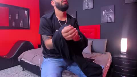 Thia Gomez online show from 10-30-25, 12:17