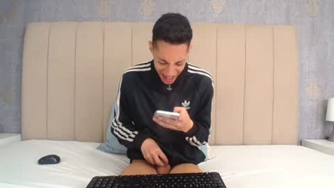Snapshot of thiagos19 chatting on 06-10-26, 01:10 Thiago online show from 06-10-26, 01:10
