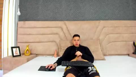 Snapshot of thiagos19 chatting on 06-22-26, 12:46 Thiago online show from 06-22-26, 12:46