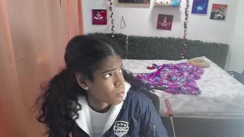 Snapshot of thiana_horny chatting on 06-19-26, 04:44 thiana_horny online show from 06-19-26, 04:44
