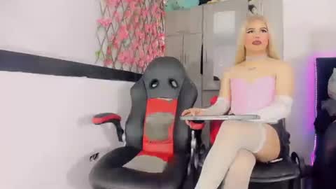 Snapshot of thiara_veky chatting on 07-07-26, 07:51 Thiara online show from 07-07-26, 07:51