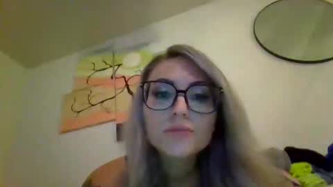 Snapshot of thiccthicc13 chatting on 09-22-25, 02:24 thiccthicc13 online show from 09-22-25, 02:24