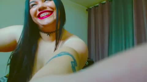 Snapshot of thichslutx chatting on 05-05-26, 05:32 Maria online show from 05-05-26, 05:32