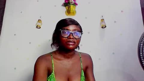 Snapshot of thick_ebonie chatting on 09-26-25, 02:26 Jenny online show from 09-26-25, 02:26