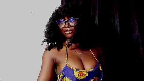 Snapshot of thick_ebonie chatting on 10-06-25, 08:28 Jenny online show from 10-06-25, 08:28