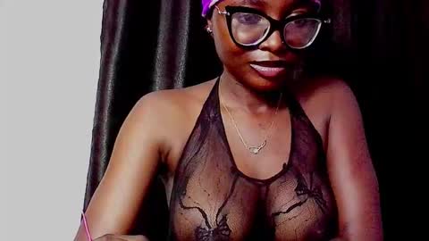 Snapshot of thick_ebonie chatting on 10-09-25, 09:24 Jenny online show from 10-09-25, 09:24