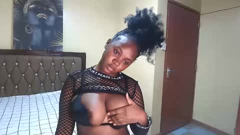 Snapshot of thickfantasy chatting on 10-14-25, 04:46 zara online show from 10-14-25, 04:46