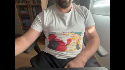 Snapshot of thickguybcn chatting on 12-01-25, 12:32 ThickDickBCN online show from 12-01-25, 12:32