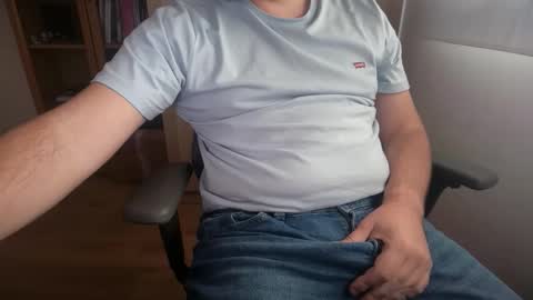 Snapshot of thickguybcn chatting on 05-18-26, 07:36 ThickDickBCN online show from 05-18-26, 07:36