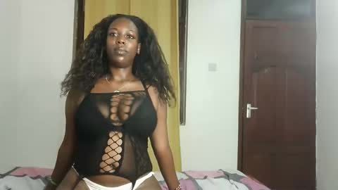 Snapshot of thickiie chatting on 10-24-25, 04:47 thickiie online show from 10-24-25, 04:47
