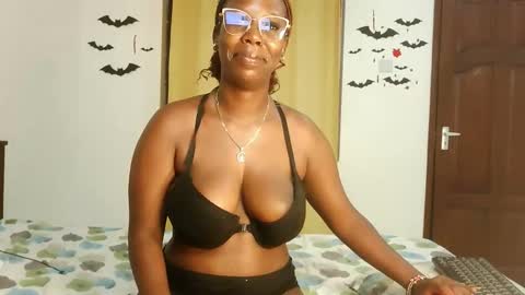Snapshot of thickiie chatting on 11-26-25, 02:45 thickiie online show from 11-26-25, 02:45
