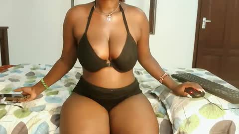Snapshot of thickiie chatting on 12-01-25, 12:15 thickiie online show from 12-01-25, 12:15