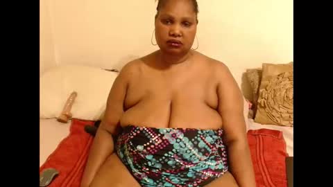 Snapshot of thicksexymellons chatting on 11-12-25, 08:19 Pat online show from 11-12-25, 08:19