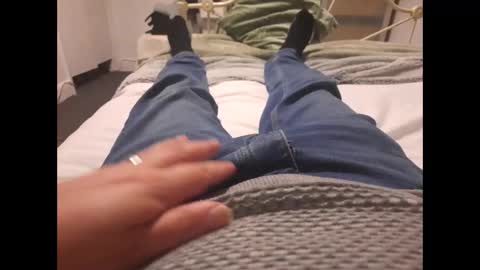 Snapshot of thicksingarters chatting on 09-19-25, 07:03 thicksingarters online show from 09-19-25, 07:03