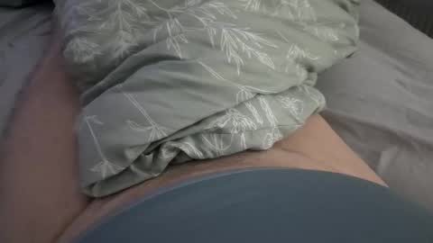 Snapshot of thicksingarters chatting on 12-17-25, 07:47 thicksingarters online show from 12-17-25, 07:47