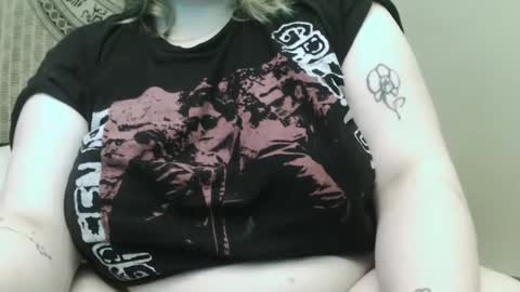 Snapshot of thickthighsgreenskies chatting on 02-19-25, 10:09 Ophelia online show from 02-19-25, 10:09