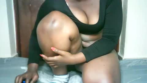 Snapshot of thickybabe_05 chatting on 02-06-25, 05:57 thickybabe_05 online show from 02-06-25, 05:57