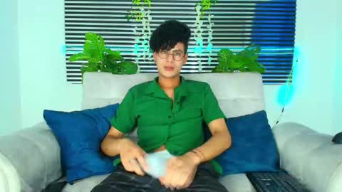 Snapshot of thiiagosaeenz chatting on 02-05-26, 04:22 Thiago Saenzz online show from 02-05-26, 04:22