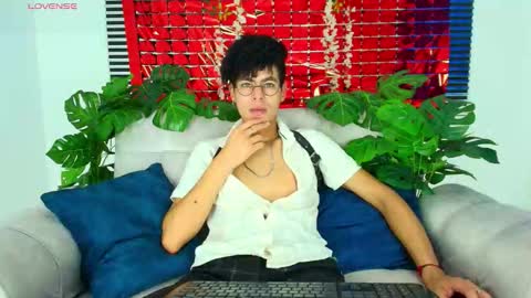 Snapshot of thiiagosaeenz chatting on 02-24-26, 04:05 Thiago Saenzz online show from 02-24-26, 04:05