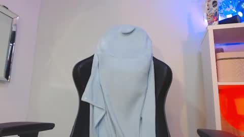 Snapshot of thin33 chatting on 12-14-24, 01:50 sara online show from 12-14-24, 01:50