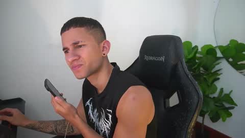 Snapshot of thin_tommy11 chatting on 12-22-25, 07:22 thin_tommy11 online show from 12-22-25, 07:22