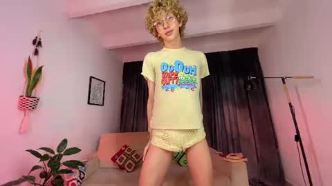 Snapshot of thisisdamiano chatting on 06-21-26, 10:01 Damiano online show from 06-21-26, 10:01