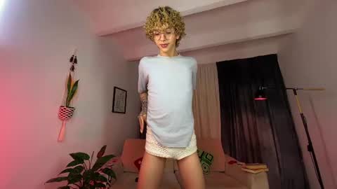 Snapshot of thisisdamiano chatting on 06-23-26, 09:24 Damiano online show from 06-23-26, 09:24