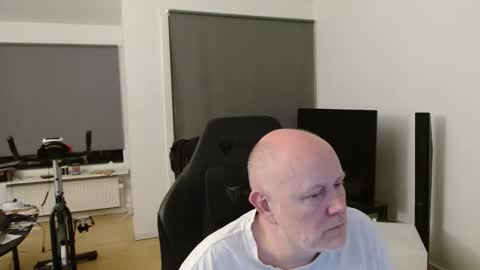Snapshot of thomas315627 chatting on 06-09-26, 10:10 thomas315627 online show from 06-09-26, 10:10