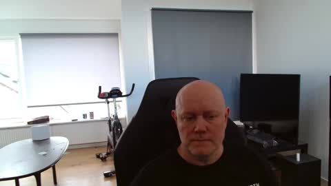 Snapshot of thomas315627 chatting on 06-11-26, 02:15 thomas315627 online show from 06-11-26, 02:15
