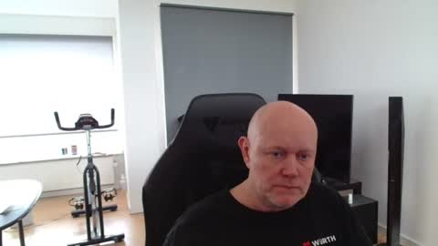 Snapshot of thomas315627 chatting on 06-12-26, 02:16 thomas315627 online show from 06-12-26, 02:16