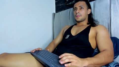 Snapshot of thomas777__ chatting on 04-11-26, 10:03 Thomas online show from 04-11-26, 10:03