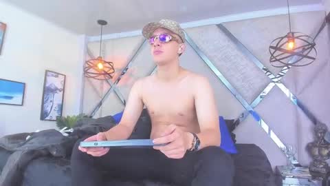 ---Thomas--- online show from 02-25-25, 04:24