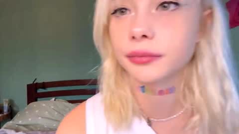 Luna online show from 10-30-25, 01:56