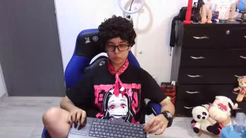 Snapshot of thomascooper_cams chatting on 05-18-26, 07:31 VALERIA online show from 05-18-26, 07:31