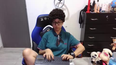Snapshot of thomascooper_cams chatting on 05-20-26, 09:21 VALERIA online show from 05-20-26, 09:21