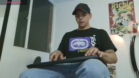 Snapshot of thomasjons chatting on 06-14-26, 02:20 thomasjons online show from 06-14-26, 02:20