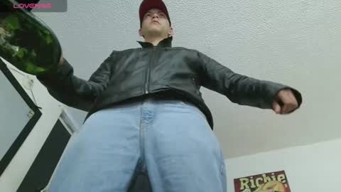 Snapshot of thomasjons chatting on 06-14-26, 02:24 thomasjons online show from 06-14-26, 02:24