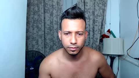 Snapshot of thommerxxx chatting on 01-09-26, 09:12 Thom online show from 01-09-26, 09:12