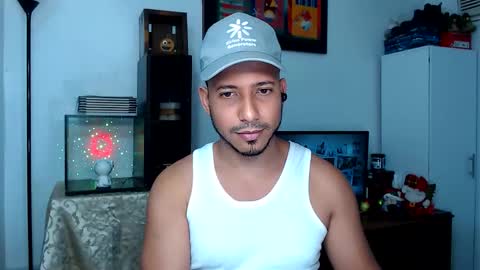 Snapshot of thommerxxx chatting on 01-12-26, 06:46 Thom online show from 01-12-26, 06:46