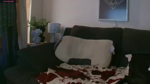 Snapshot of thomylov chatting on 05-18-26, 10:37 thomylov online show from 05-18-26, 10:37